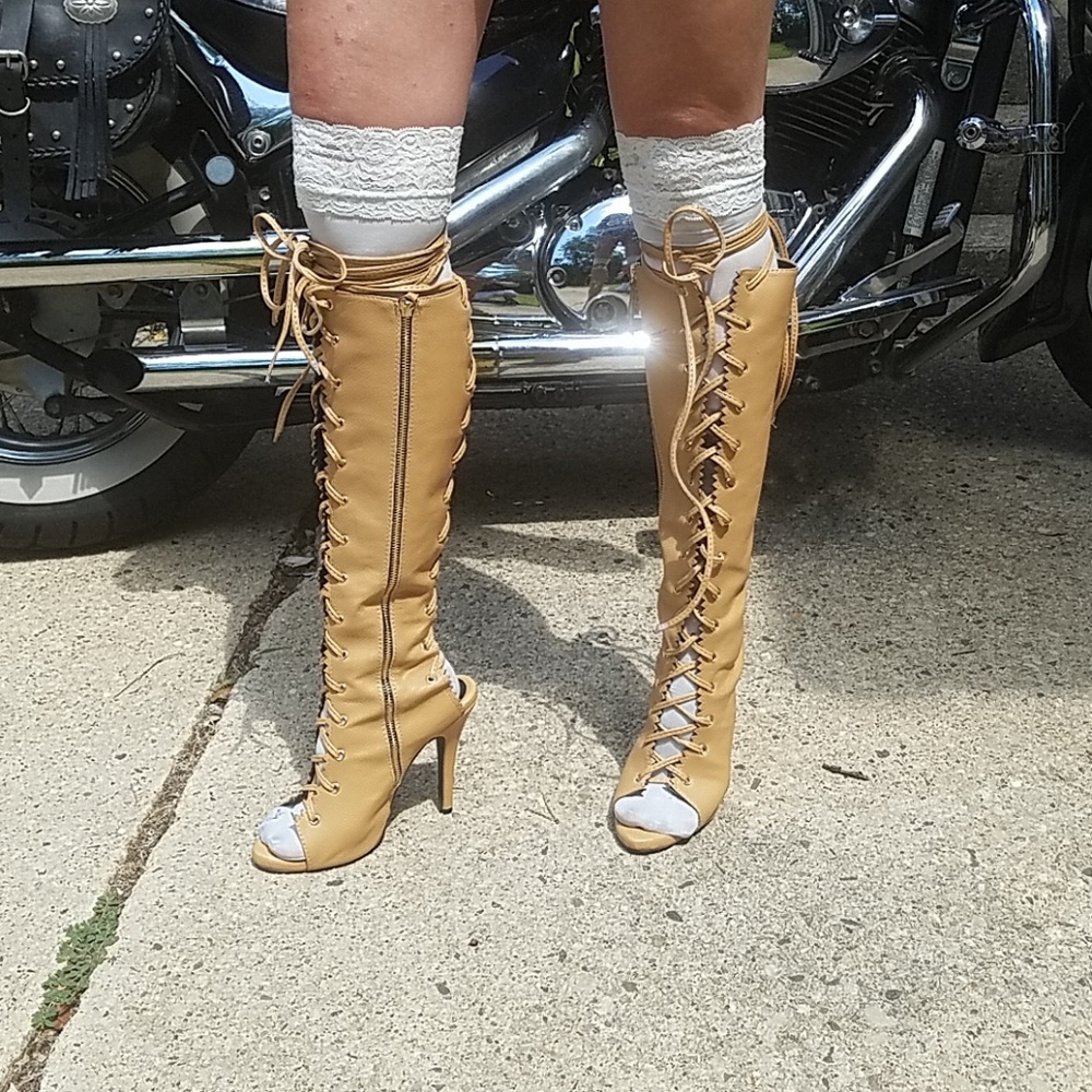 Giuseppe Zanotti Design tan peep toe lace up Sandals - Picture 2 of 8